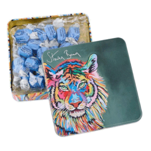 Gardiners of Scotland | Fudge Lattina Metallo Decori Tigre | Caramelle Fudge Inglesi Caramello Salato - 200 Gr | Fudge Lattina Stampe Animali Savana